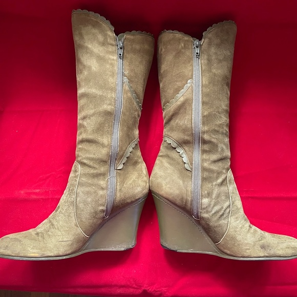 Vintage BCBG Mid-Calf Green Suede Wedge Boots With Zipper - Picture 5 of 15